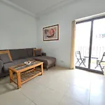 Central & Bright Apartment Free Wi-Fi