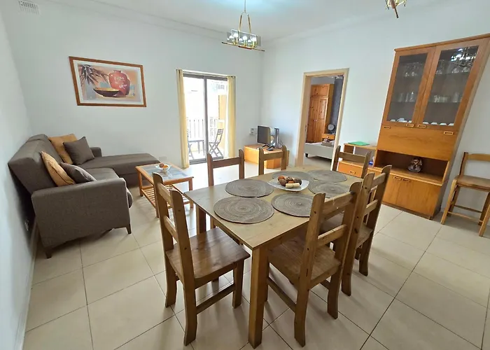 Central & Bright Apartment Free Wi-Fi