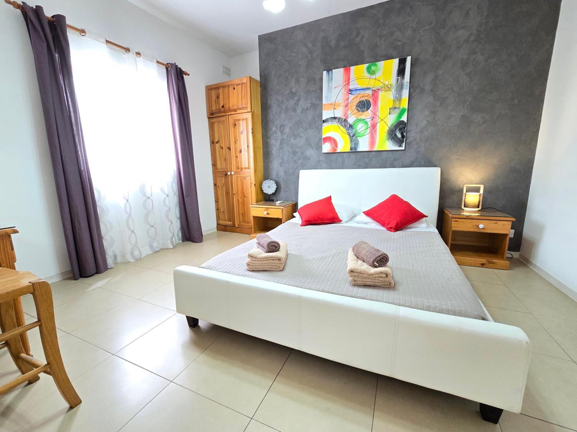 & Bright Free Wi-fi Apartment *