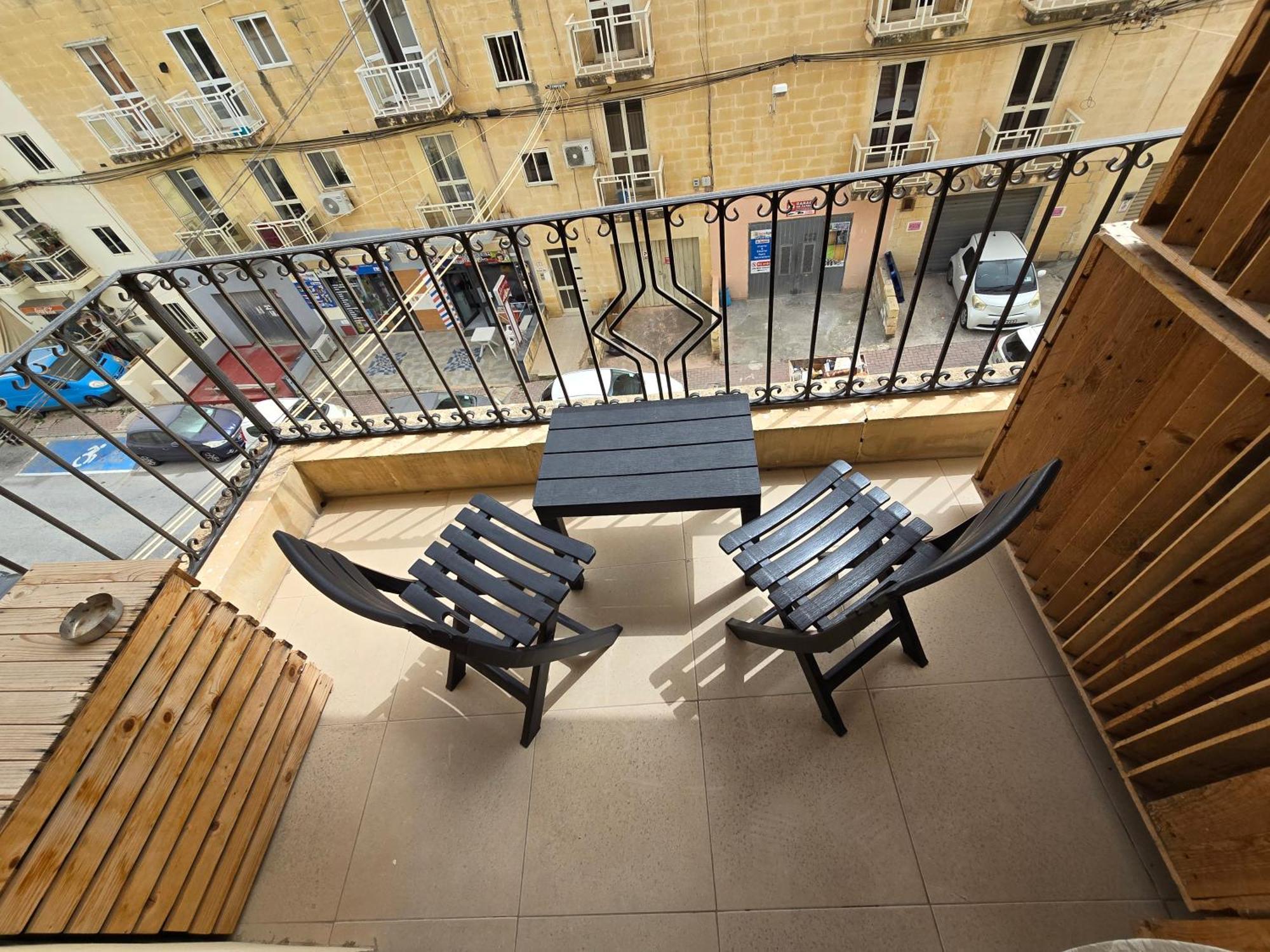 & Bright Free Wi-fi Apartment *